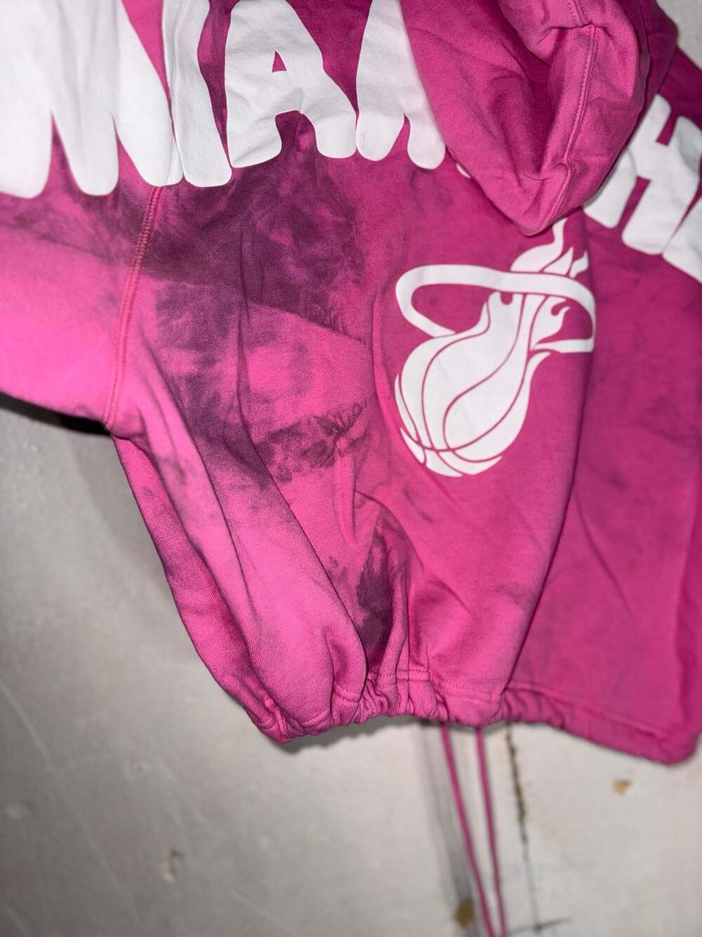 '47 Brand Miami Heat NBA Pink Acid Wash Cropped Pullover Hoodie Sz Large - Picture 6 of 8